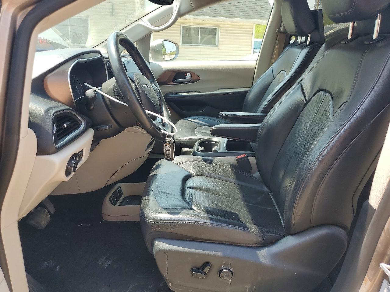 2C4RC1EGXHR804592 · 2017 CHRYSLER PACIFICA · 7/13