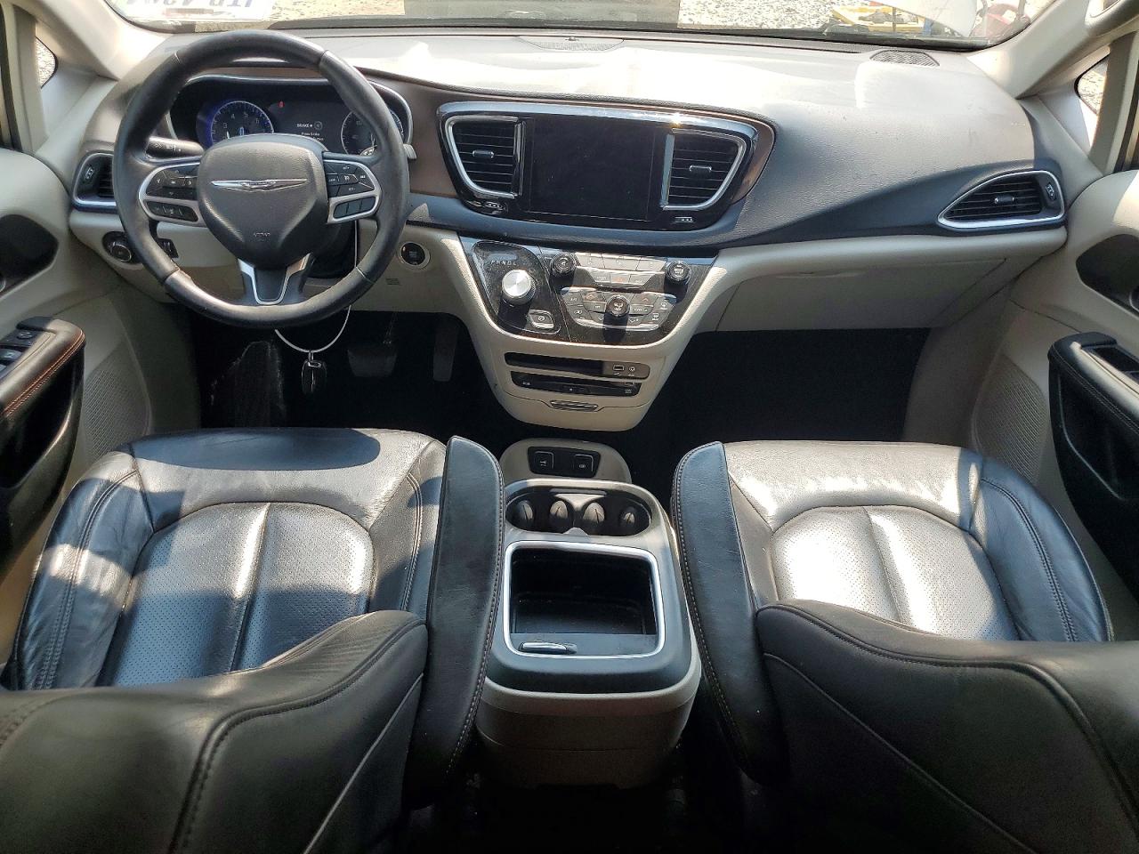 2C4RC1EGXHR804592 · 2017 CHRYSLER PACIFICA · 8/13