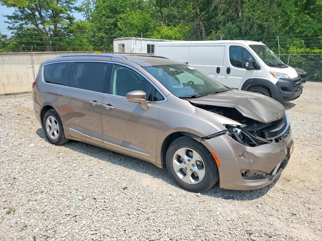 2C4RC1EGXHR804592 · 2017 CHRYSLER PACIFICA · 4/13