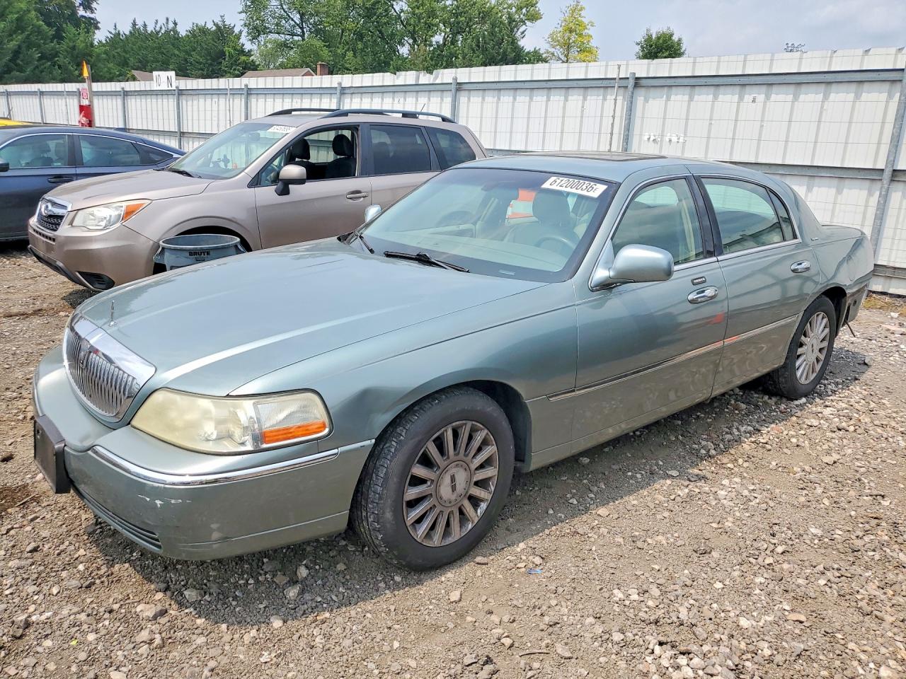 1LNHM81W05Y606427 · 2005 LINCOLN TOWN CAR