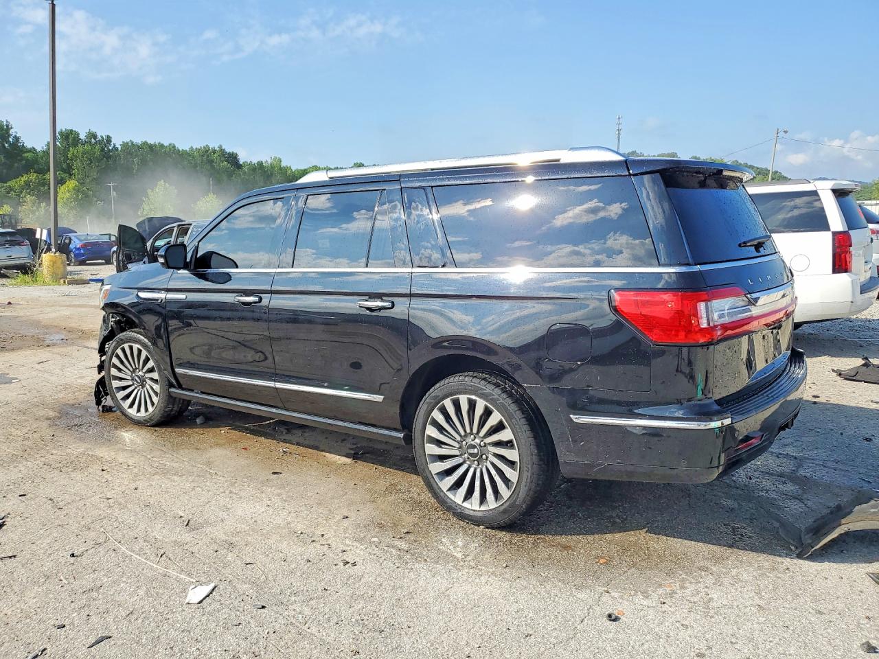 5LMJJ3LT0JEL14219 · 2018 LINCOLN NAVIGATOR · 2/14