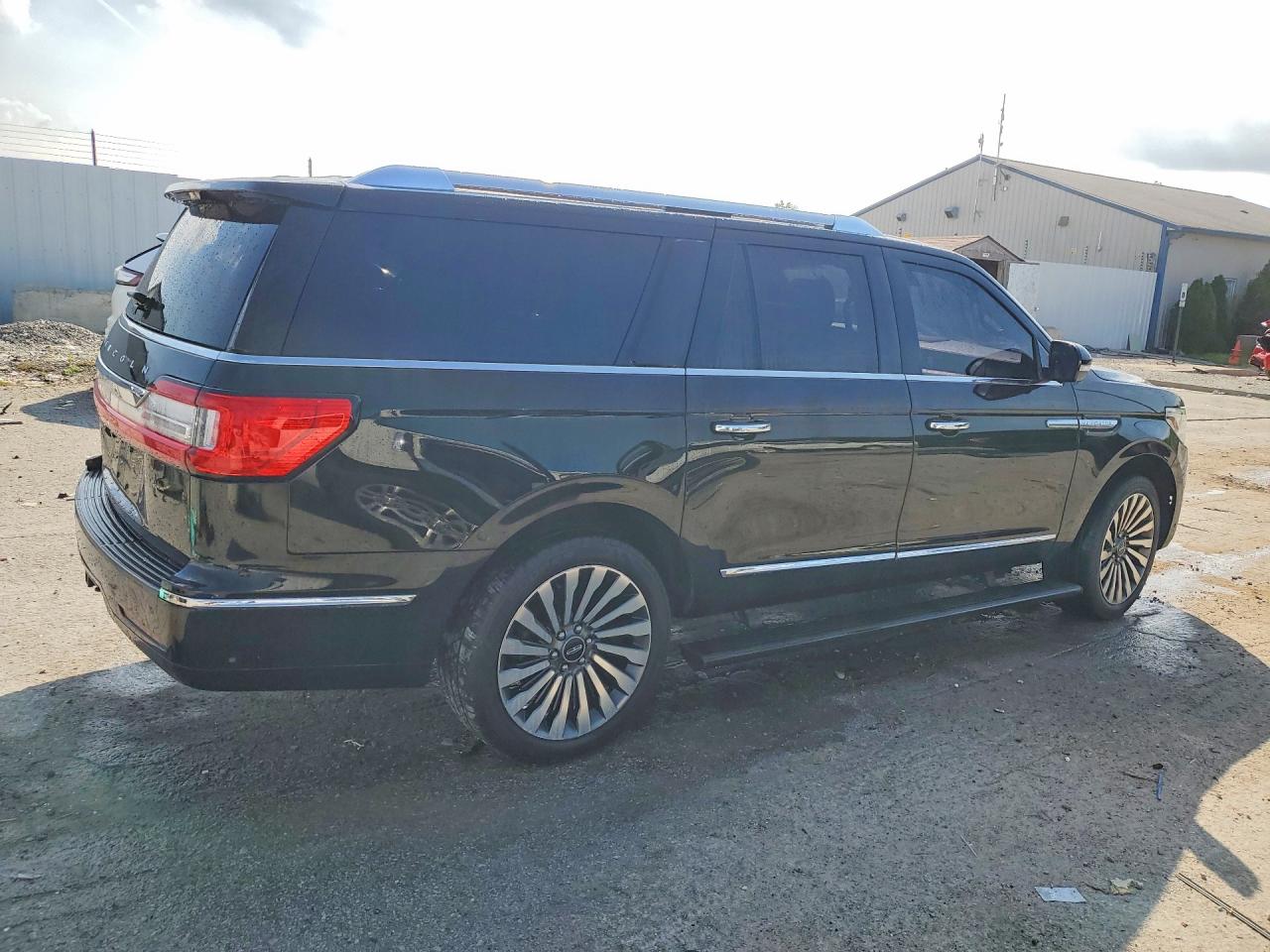 5LMJJ3LT0JEL14219 · 2018 LINCOLN NAVIGATOR · 3/14