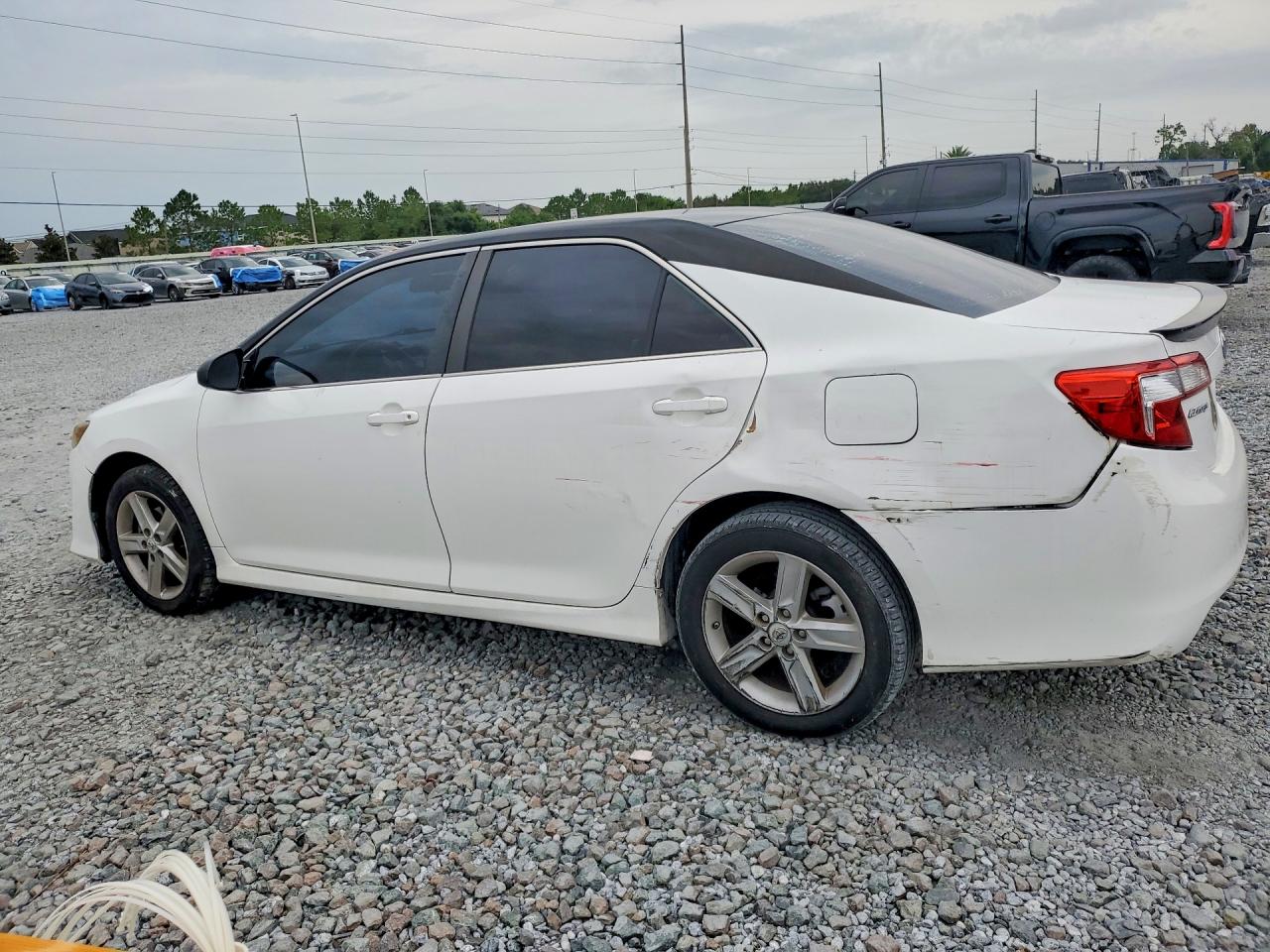 4T1BF1FK1EU334961 · 2014 TOYOTA CAMRY · 2/12