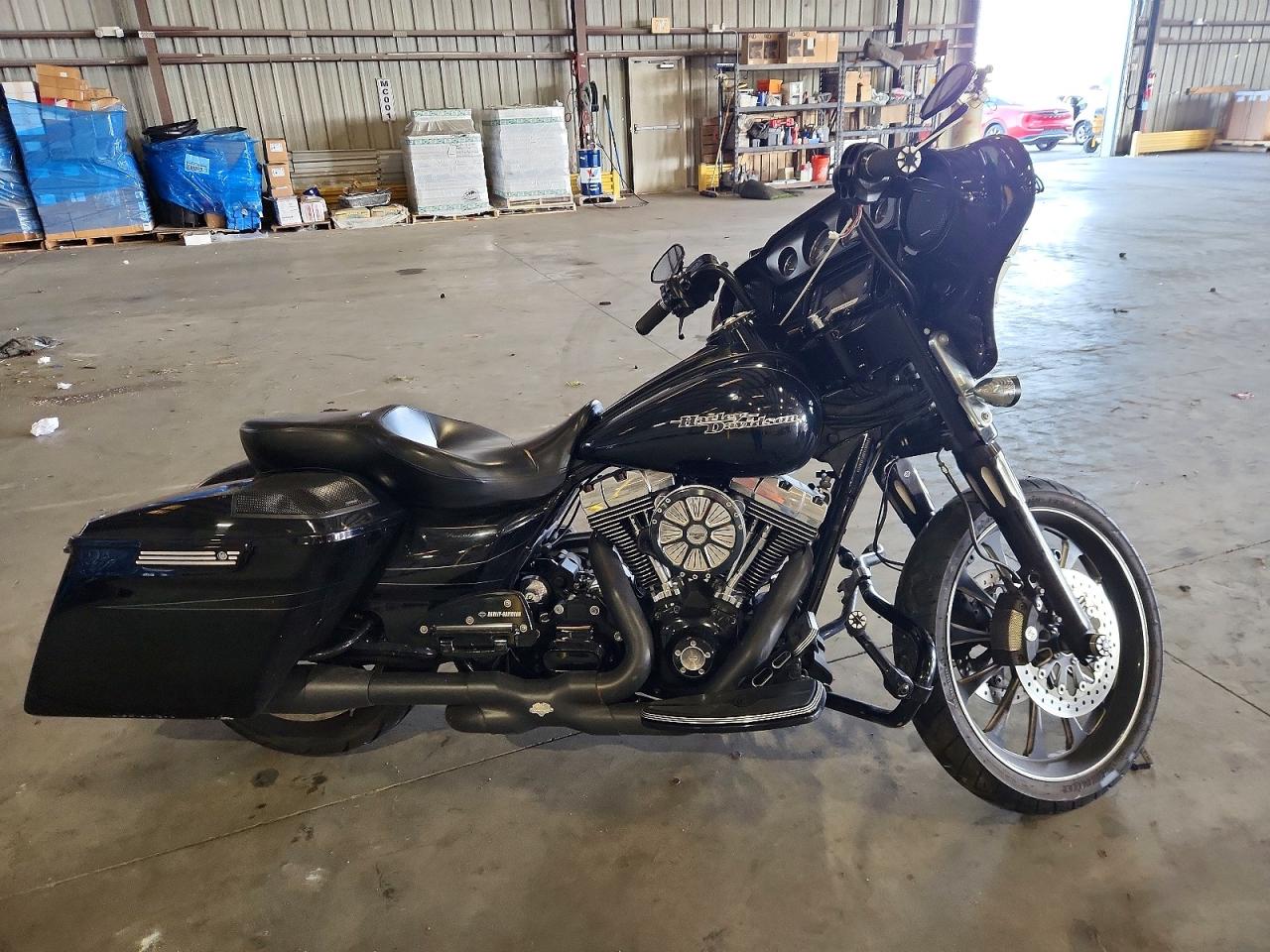 1HD1KRM15FB624166 · 2015 HARLEY-DAVIDSON FLHXS