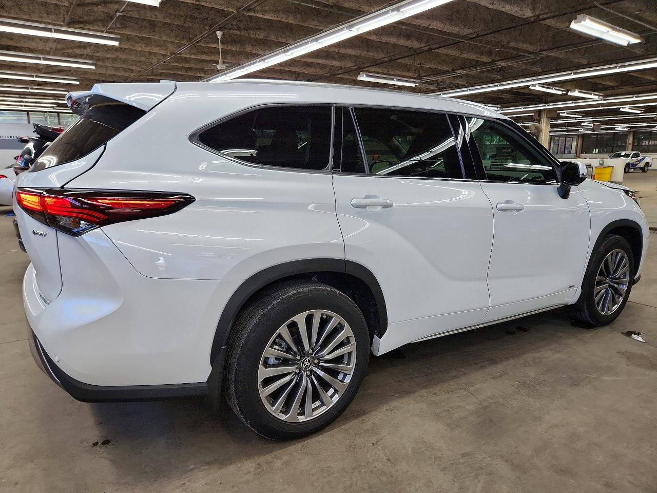 5TDKBRCH8SS648596 · 2025 TOYOTA HIGHLANDER HYBRID · 3/13