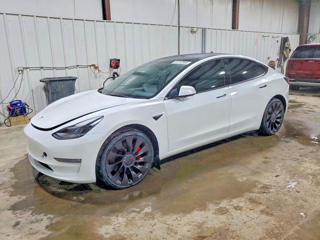 5YJ3E1EC7NF295288 · 2022 TESLA MODEL 3