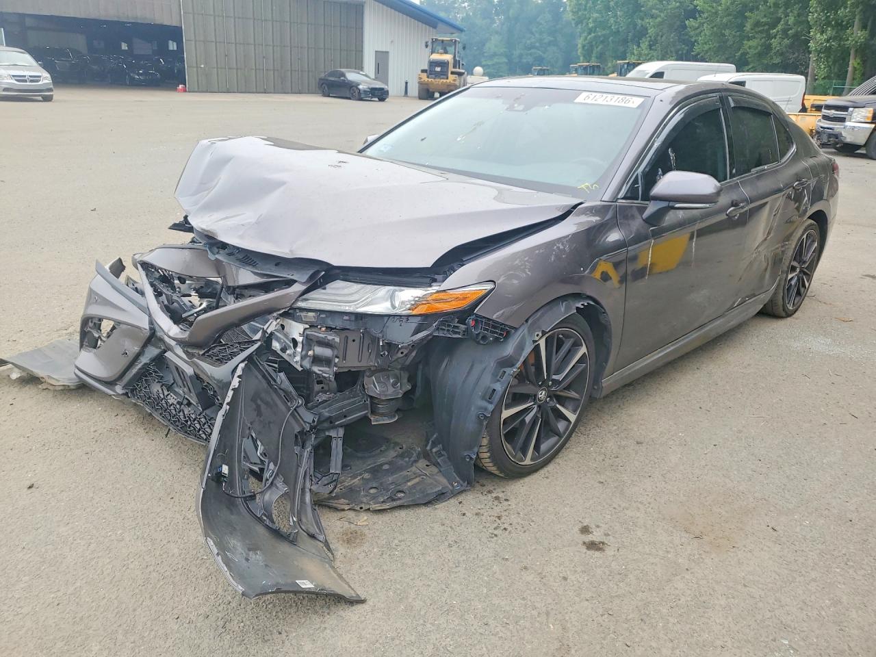 4T1B61HK3JU043062 · 2018 TOYOTA CAMRY