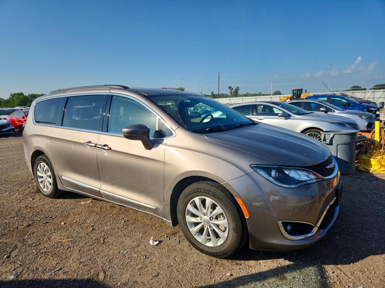 2C4RC1BG8HR839717 · 2017 CHRYSLER PACIFICA · 4/13