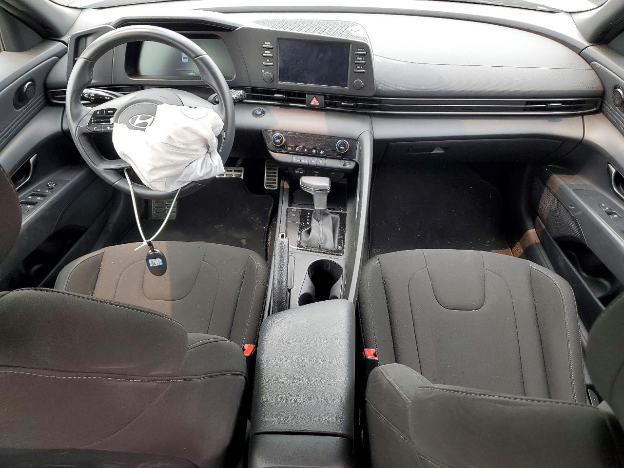 KMHLM4DG5SU903879 · 2025 HYUNDAI ELANTRA · 8/13