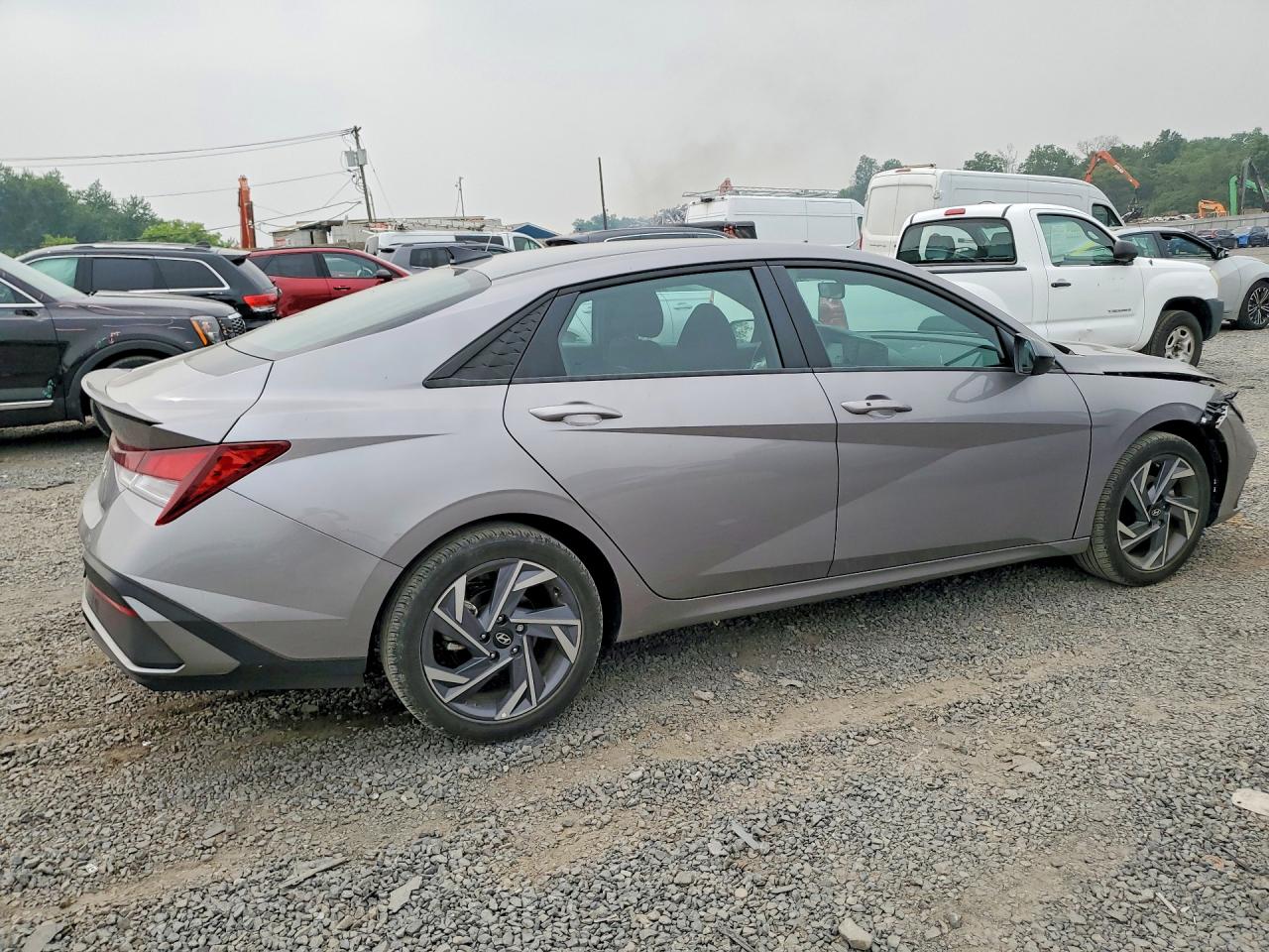 KMHLM4DG5SU903879 · 2025 HYUNDAI ELANTRA · 3/13