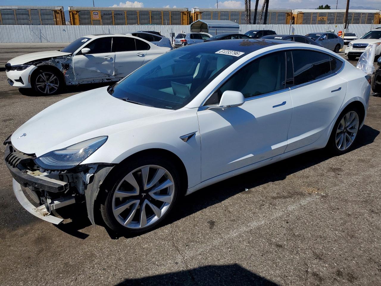 5YJ3E1EB8JF135552 · 2018 TESLA MODEL 3