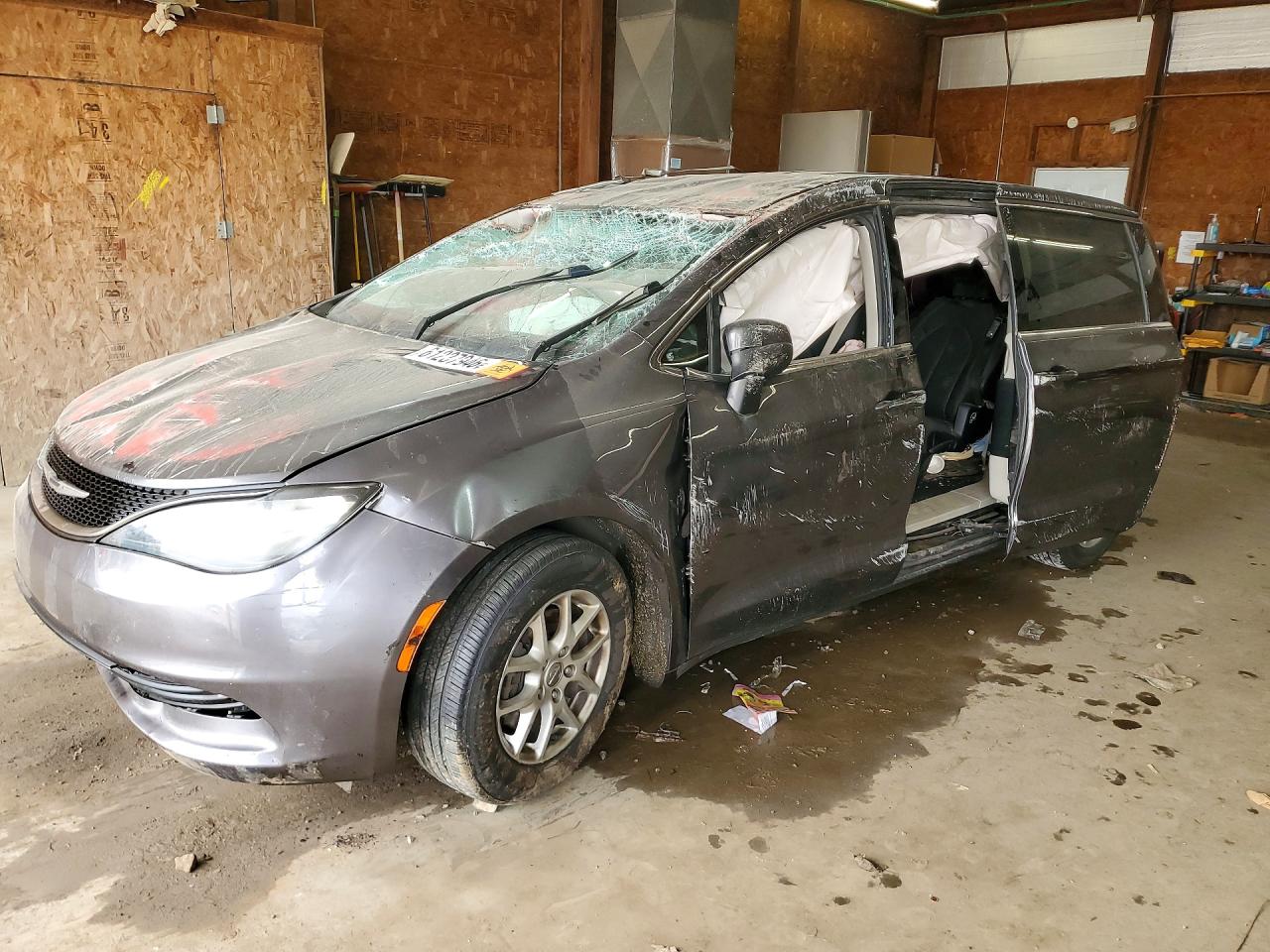 2C4RC1DGXHR835990 · 2017 CHRYSLER PACIFICA