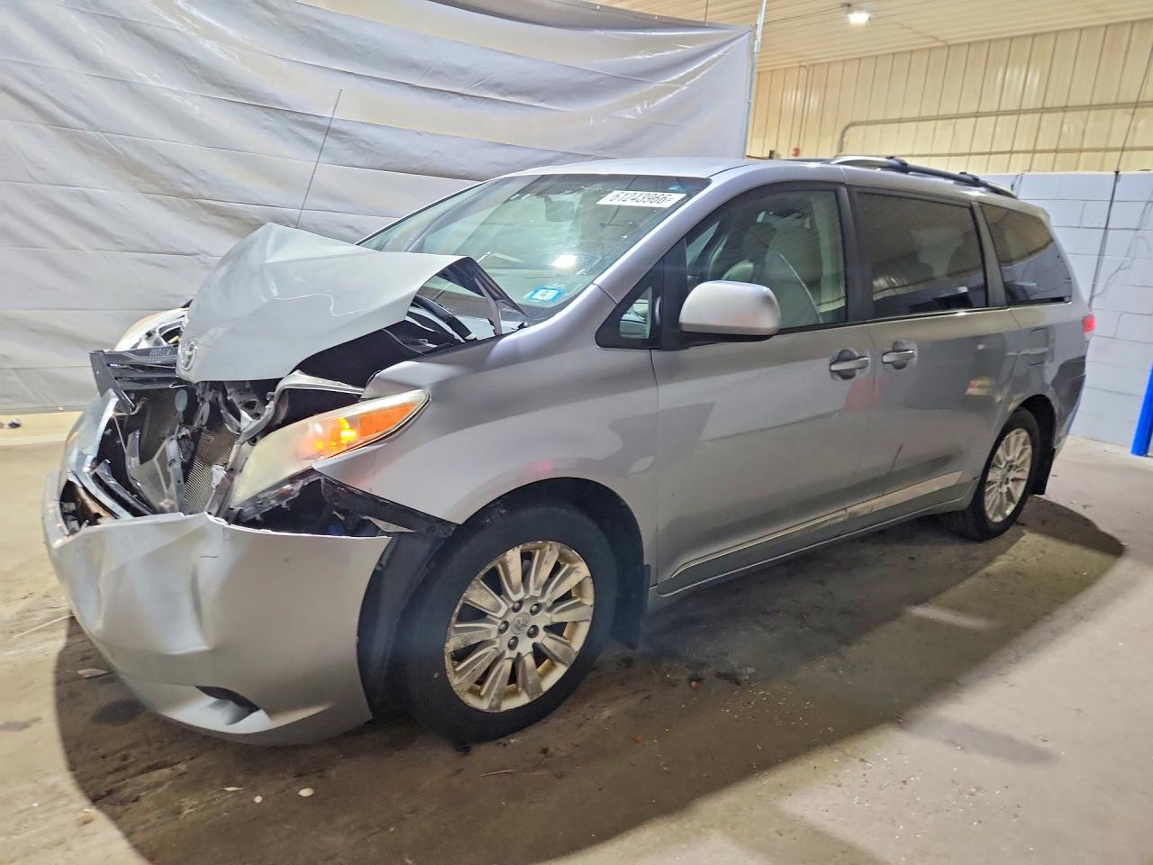 5TDJK3DC0BS020110 · 2011 TOYOTA SIENNA