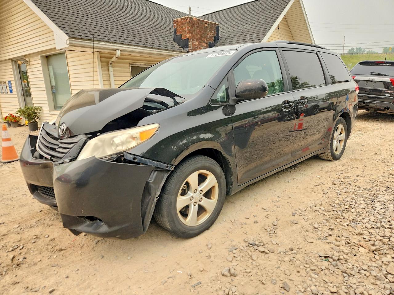 5TDKK3DC3BS079852 · 2011 TOYOTA SIENNA
