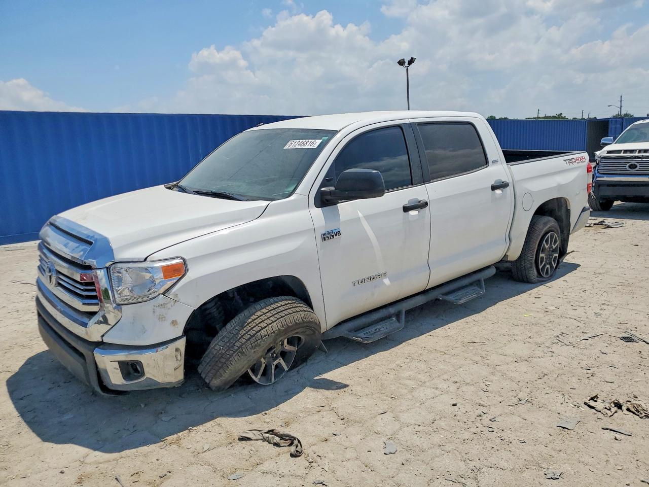 5TFDW5F1XGX541569 · 2016 TOYOTA TUNDRA