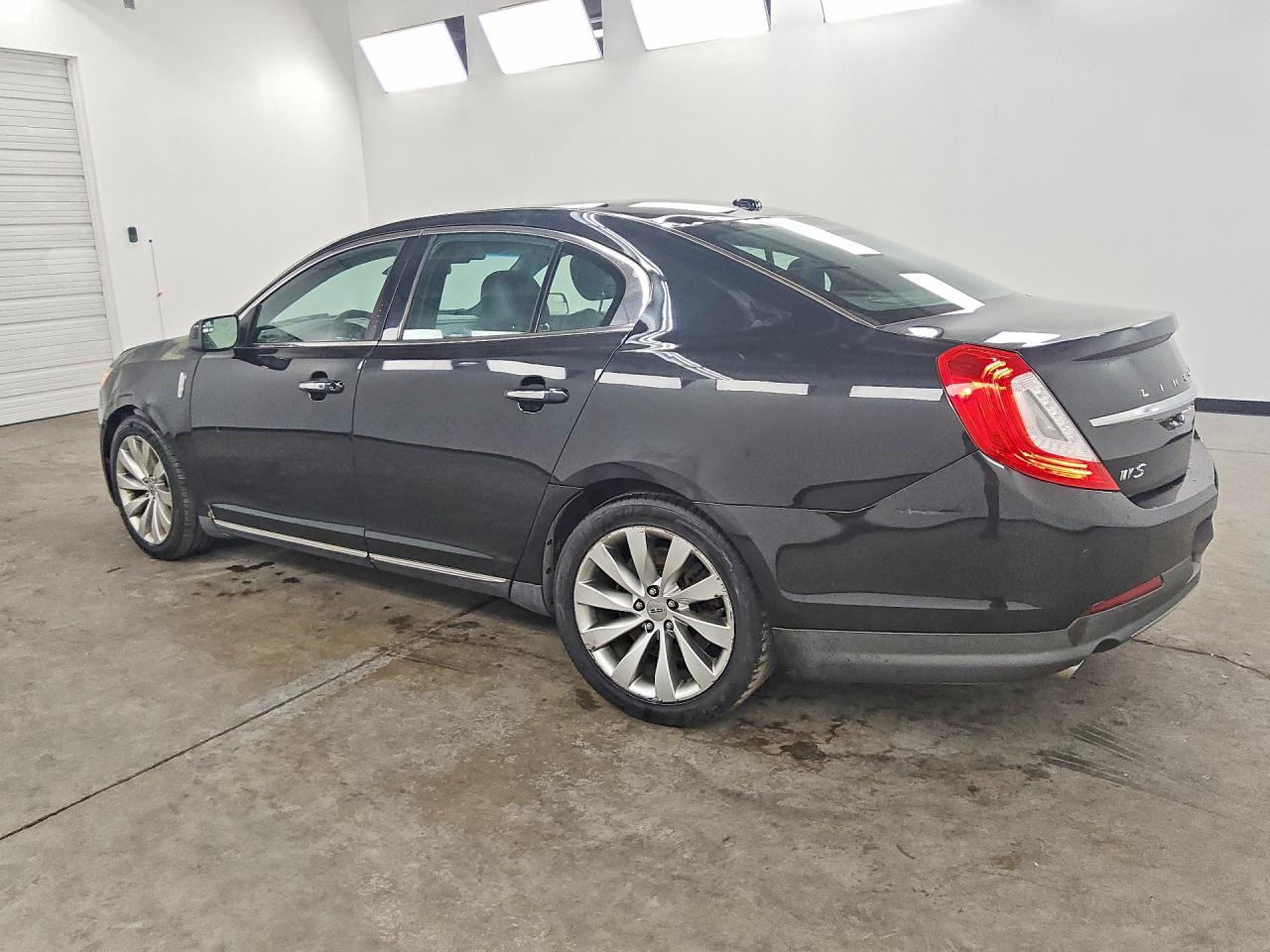 1LNHL9DK8FG605079 · 2015 LINCOLN MKS · 2/12