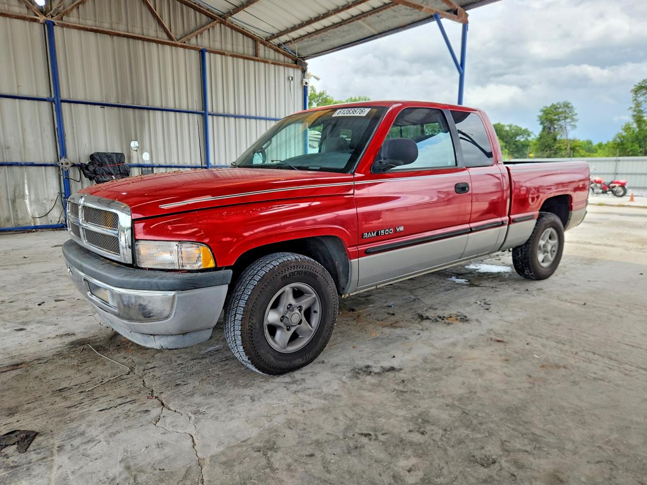 1B7HC13Z8WJ215106 · 1998 DODGE RAM 1500