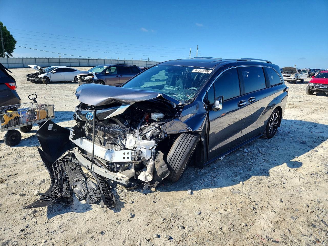 5TDESKFC8SS157708 · 2025 TOYOTA SIENNA