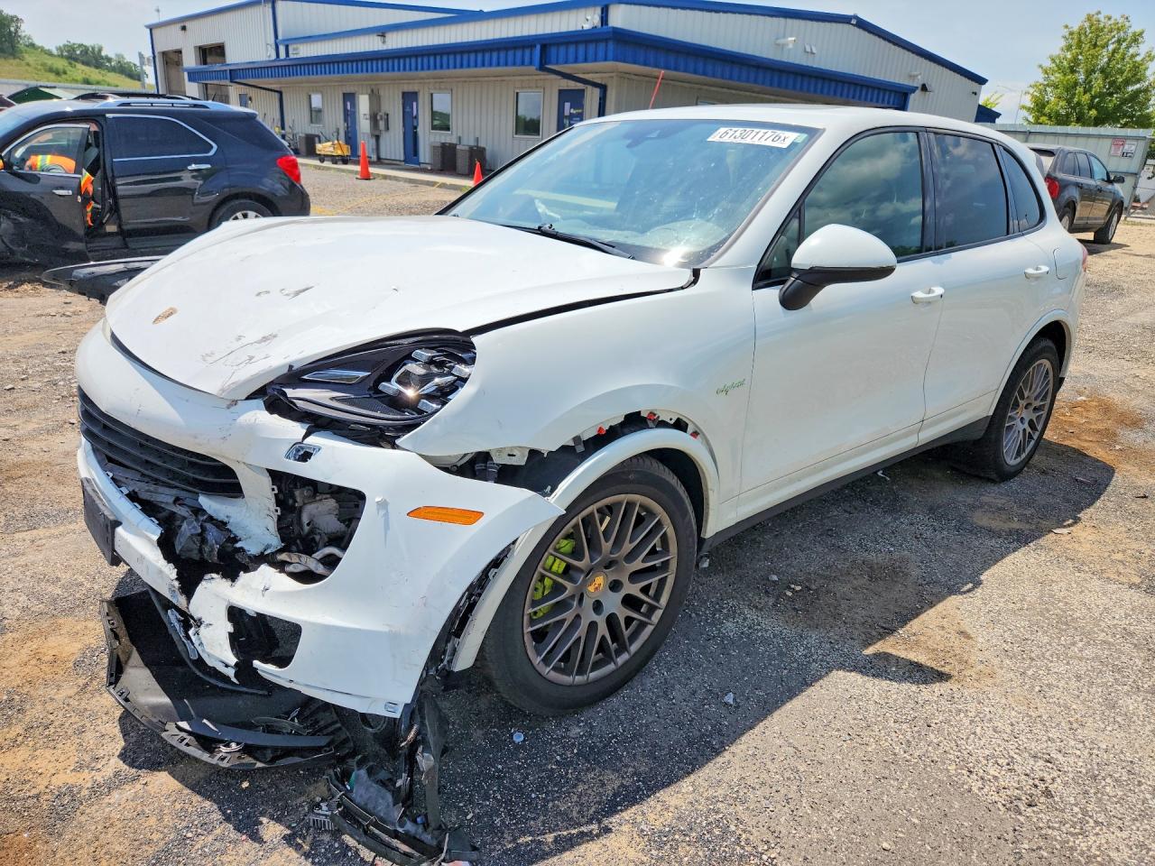 WP1AE2A2XHLA76075 · 2017 PORSCHE CAYENNE