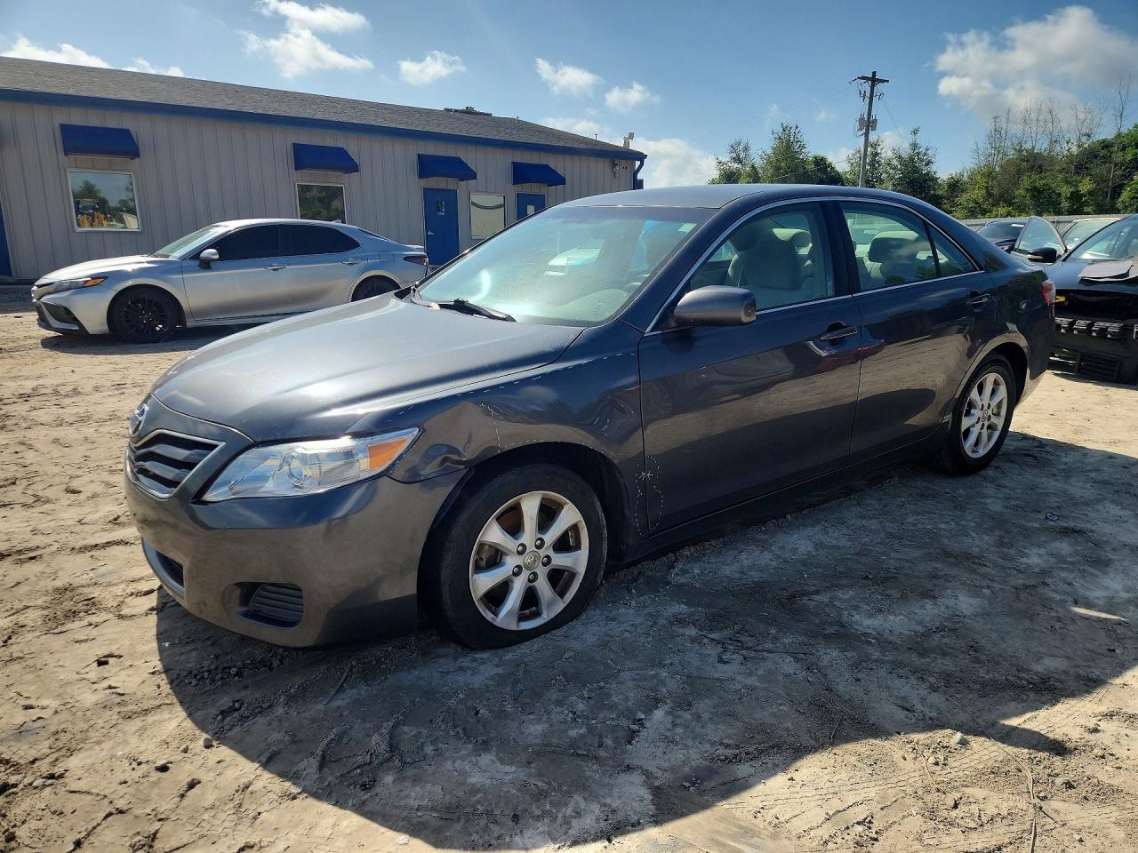 4T1BF3EK7BU690808 · 2011 TOYOTA CAMRY
