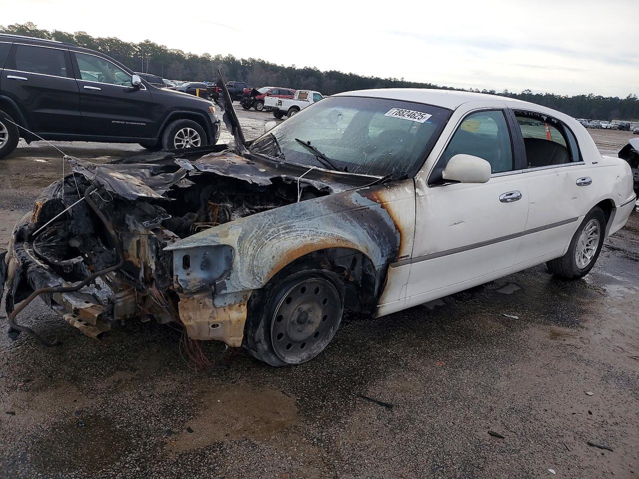 1LNHM82W7XY614042 · 1999 LINCOLN TOWN CAR