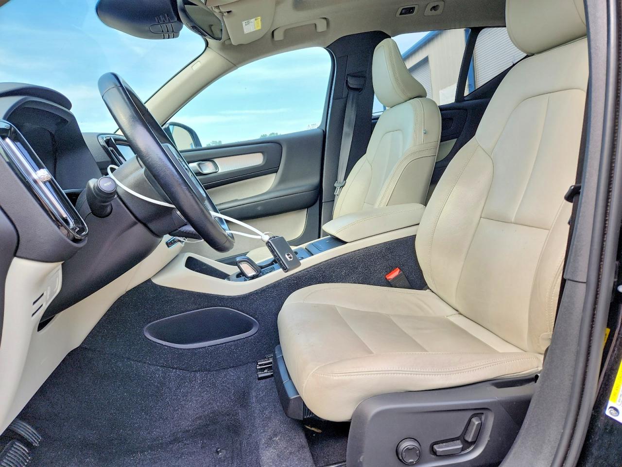 YV4162UK0K2074940 · 2019 VOLVO XC40 · 7/13