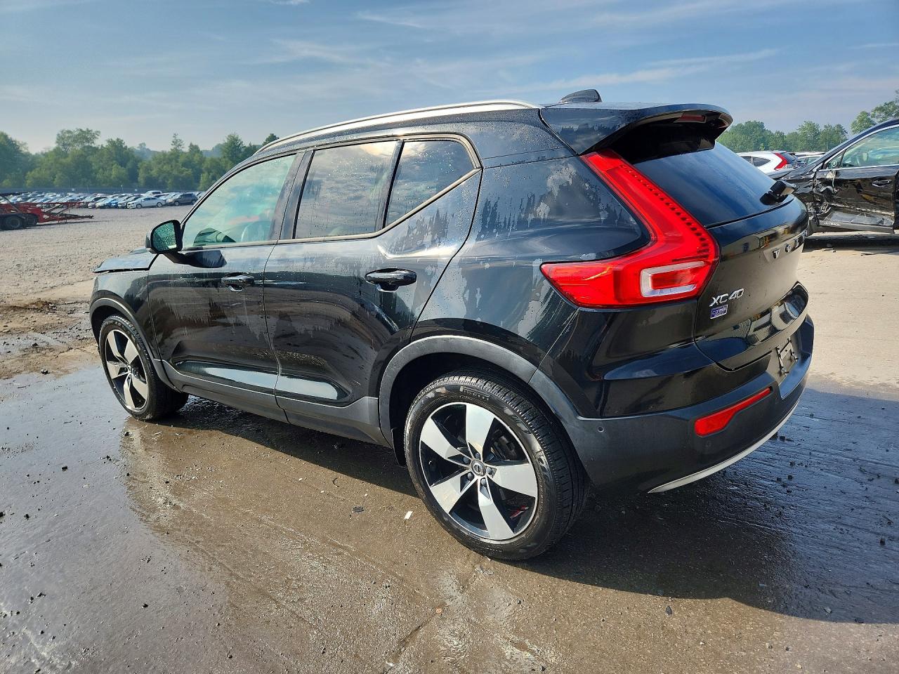 YV4162UK0K2074940 · 2019 VOLVO XC40 · 2/13