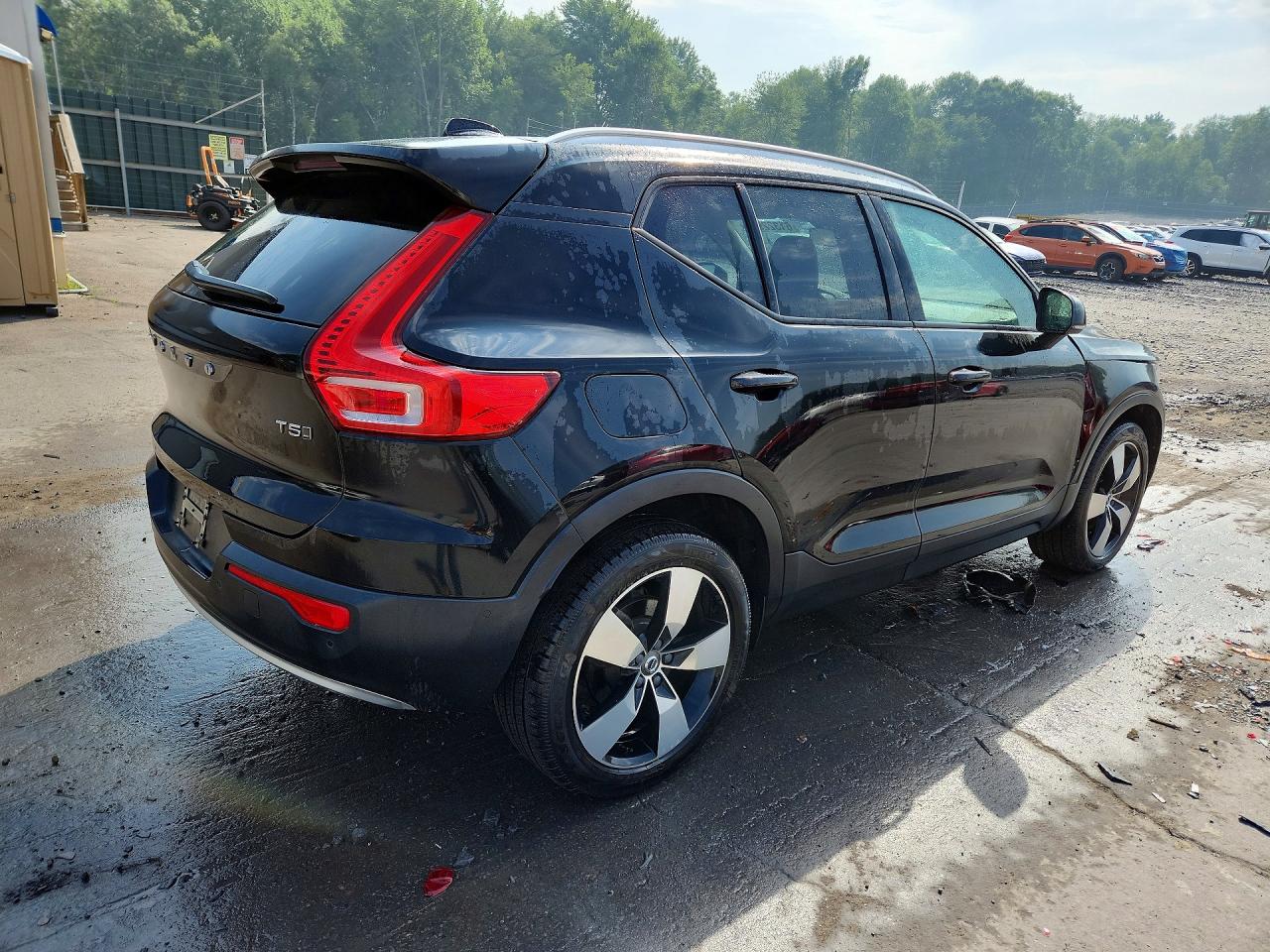 YV4162UK0K2074940 · 2019 VOLVO XC40 · 3/13