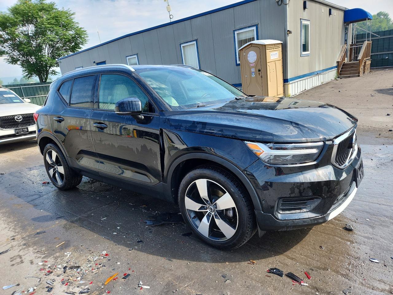 YV4162UK0K2074940 · 2019 VOLVO XC40 · 4/13
