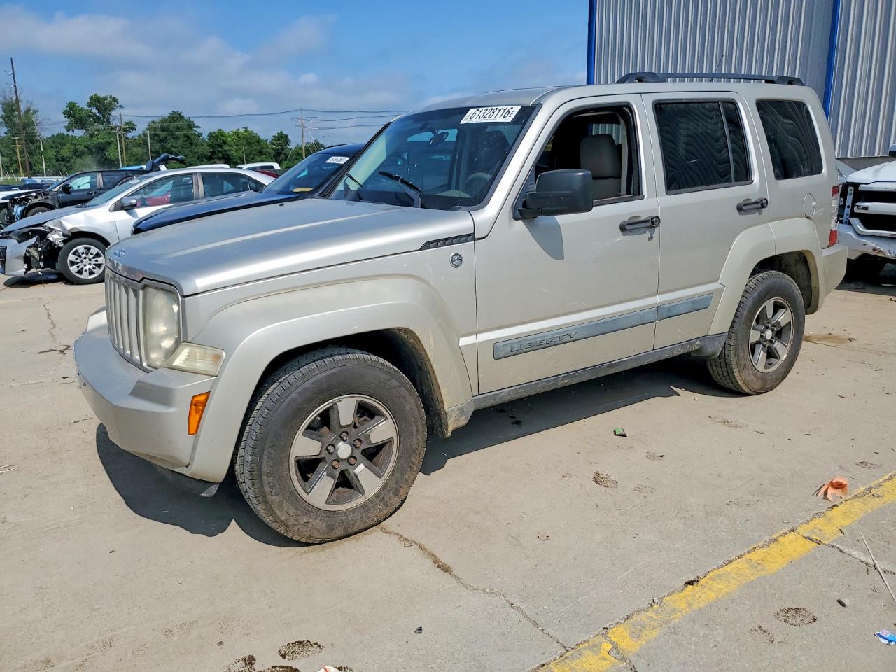 1J8GN28KX8W154217 · 2008 JEEP LIBERTY