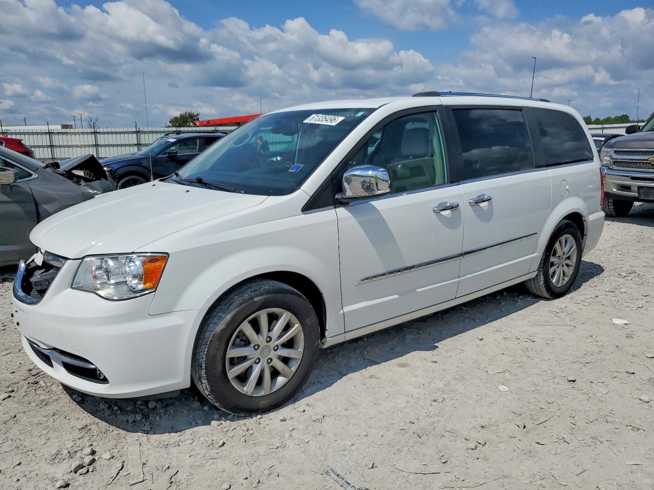 2C4RC1GG7FR752879 · 2015 CHRYSLER TOWN & COUNTRY