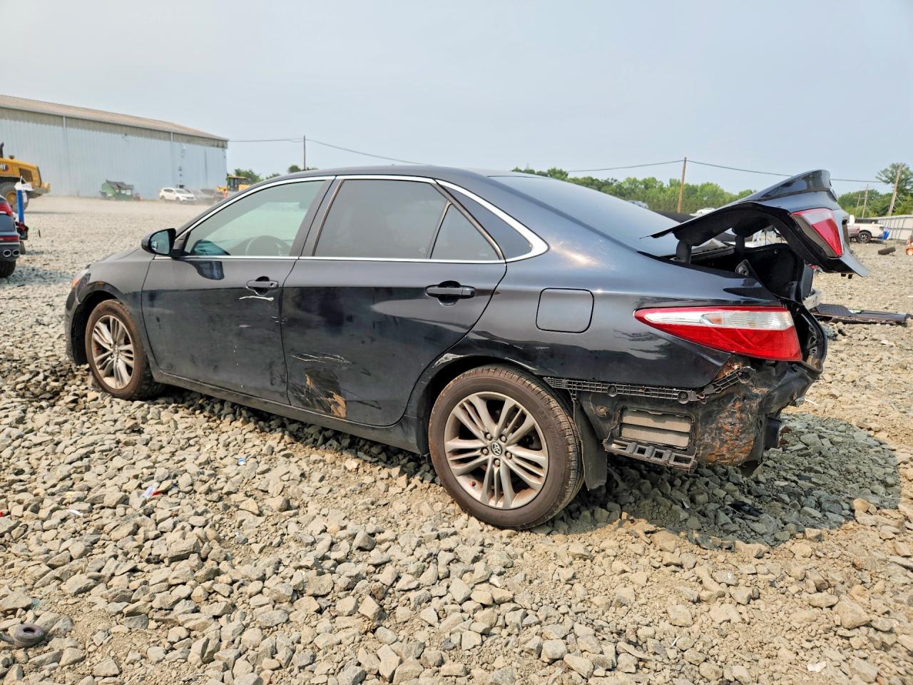4T1BF1FK8HU385703 · 2017 TOYOTA CAMRY · 2/13
