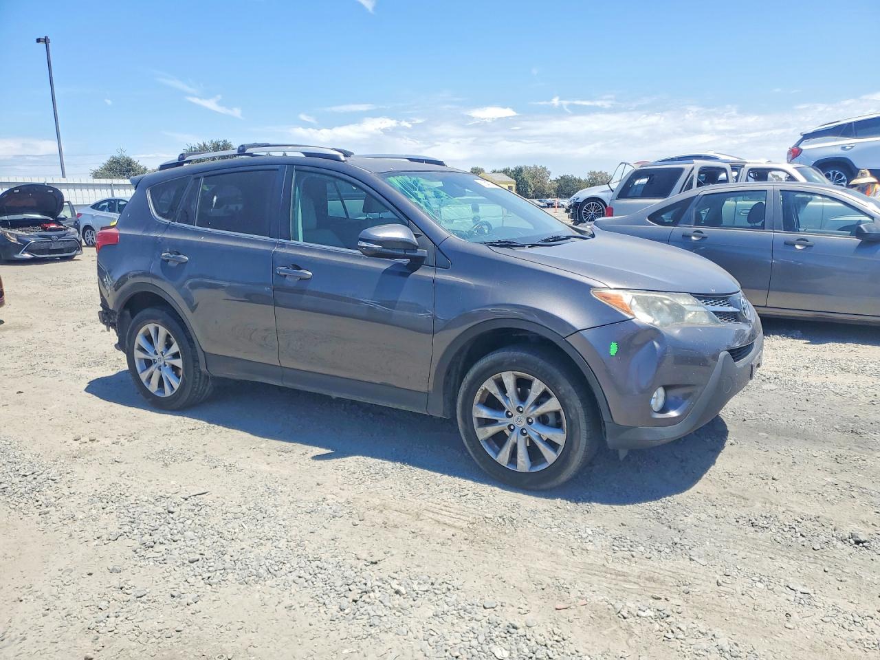 2T3YFREV3FW229884 · 2015 TOYOTA RAV4 · 4/14