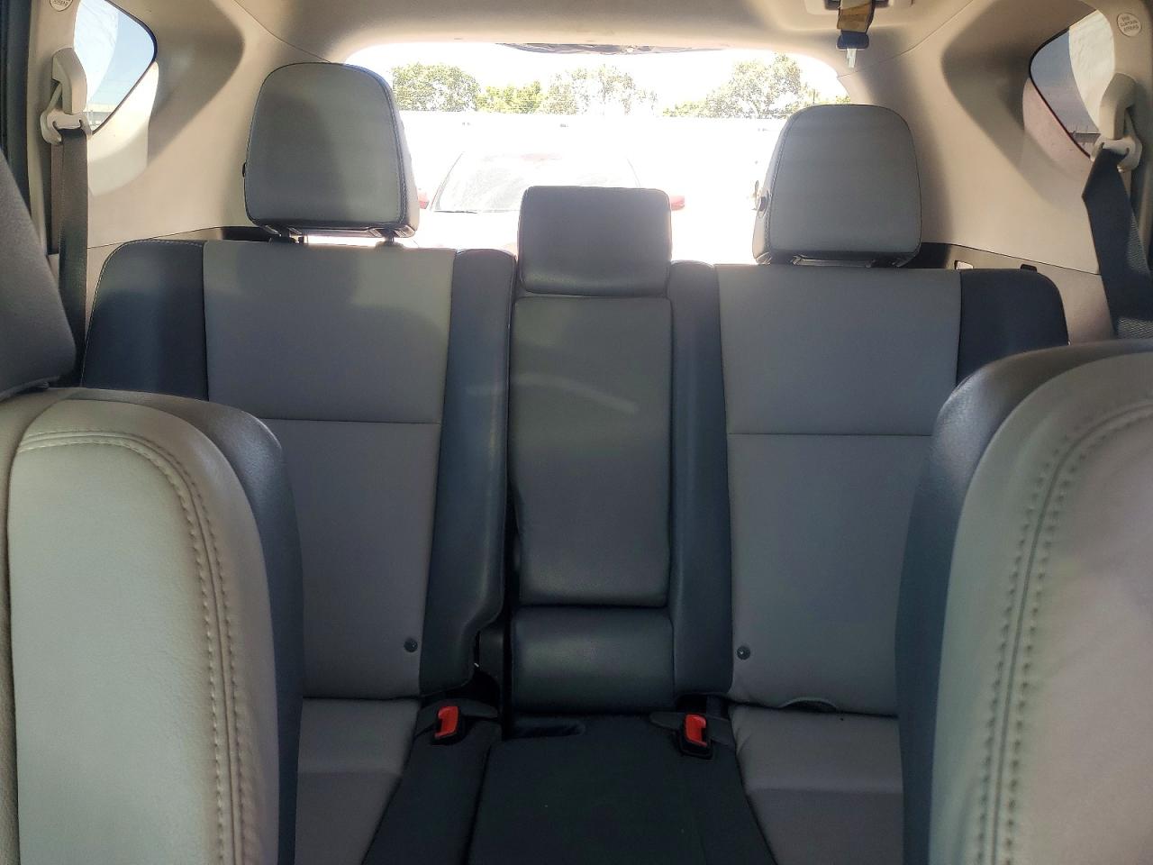 2T3YFREV3FW229884 · 2015 TOYOTA RAV4 · 10/14