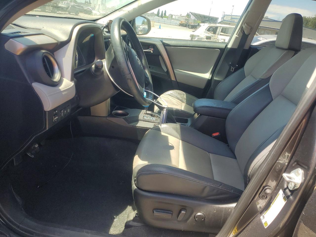 2T3YFREV3FW229884 · 2015 TOYOTA RAV4 · 7/14