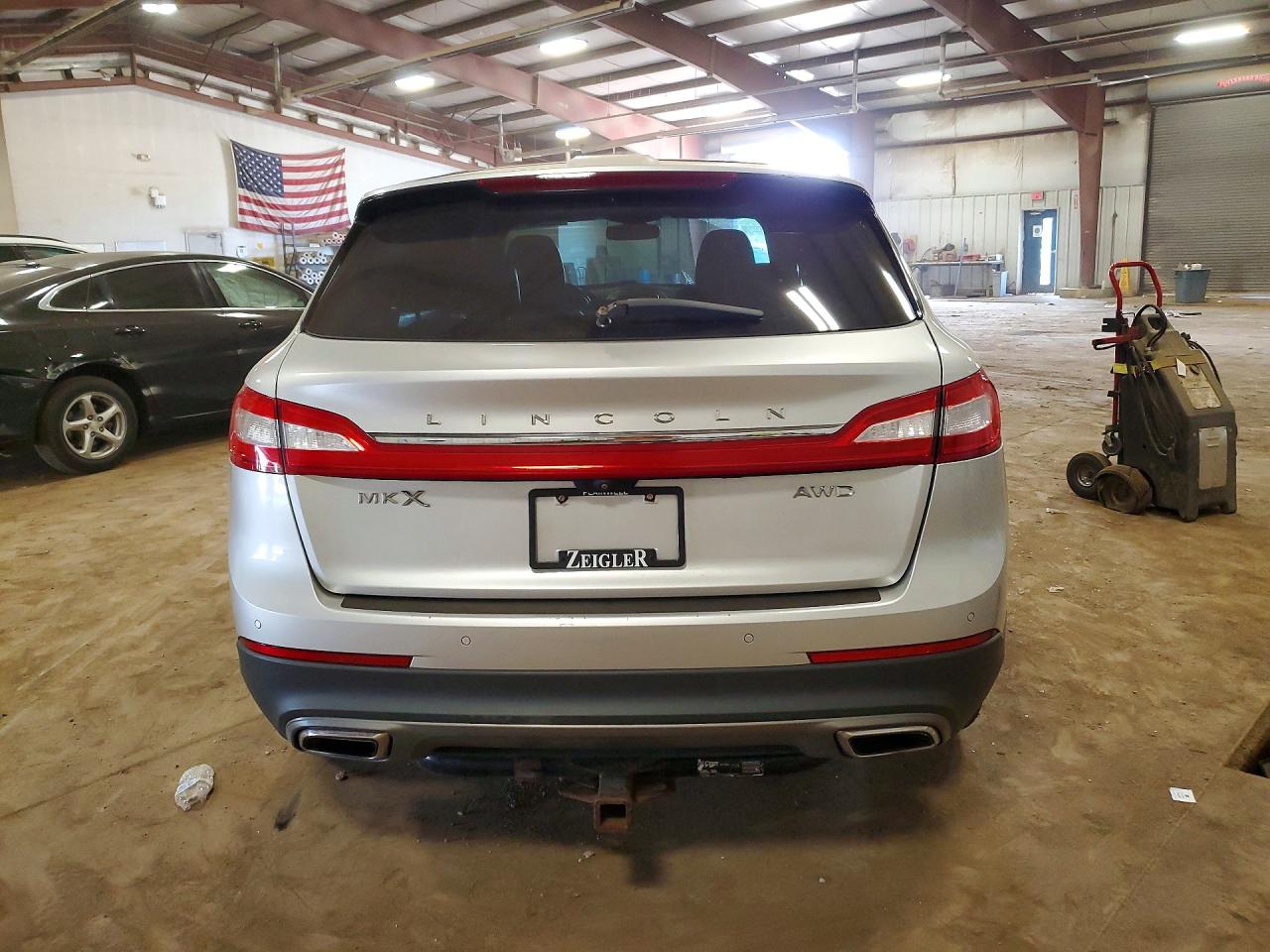 2LMTJ8LR5GBL32110 · 2016 LINCOLN MKX · 6/12
