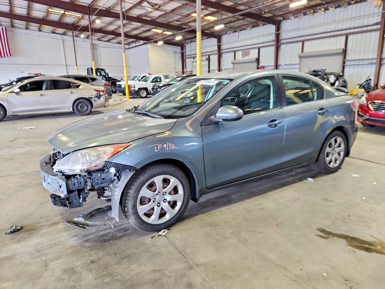 JM1BL1UF9C1505120 · 2012 MAZDA 3