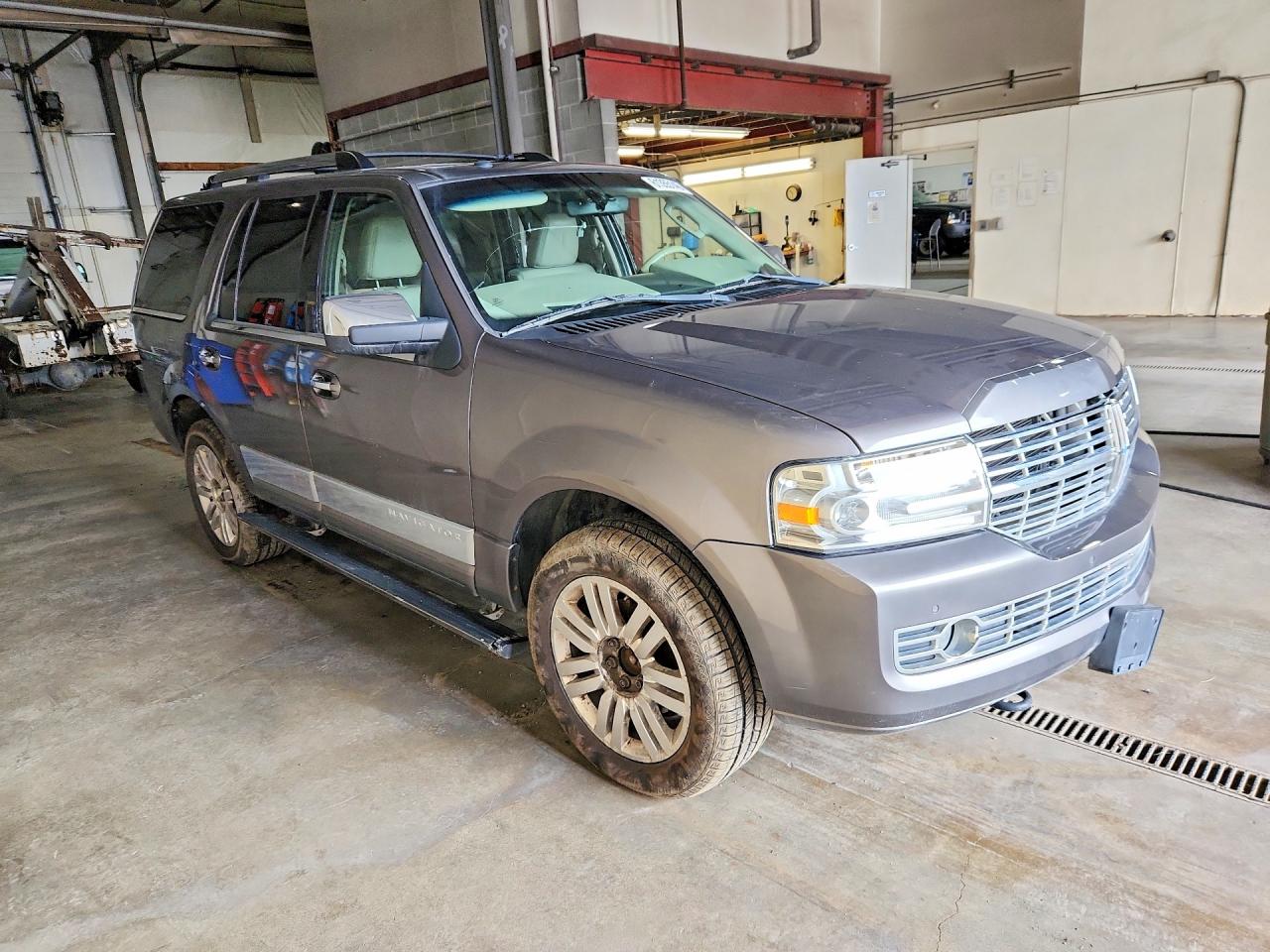 5LMJJ2J52CEL09170 · 2012 LINCOLN NAVIGATOR · 4/13