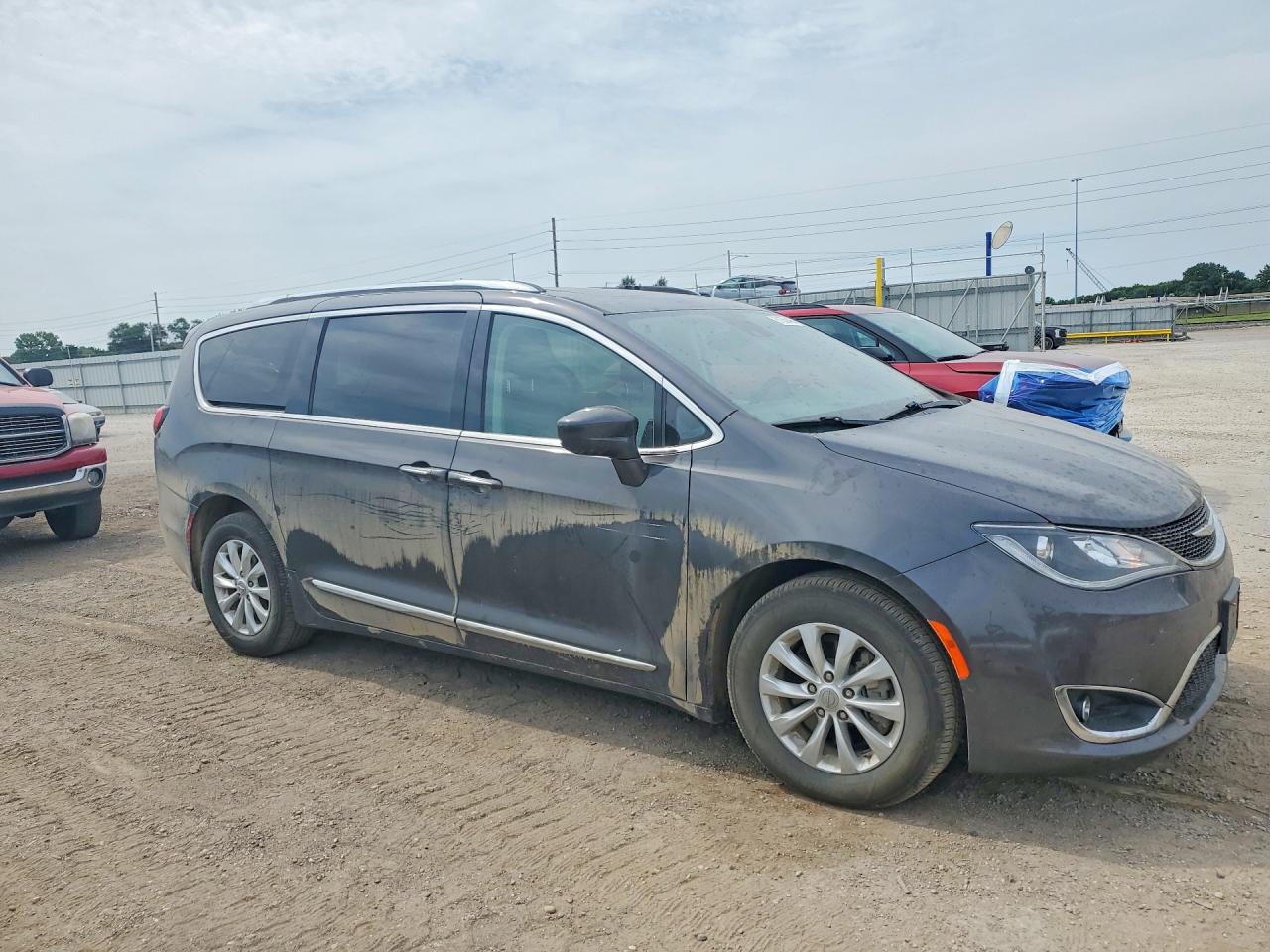 2C4RC1EGXJR101046 · 2018 CHRYSLER PACIFICA · 4/13