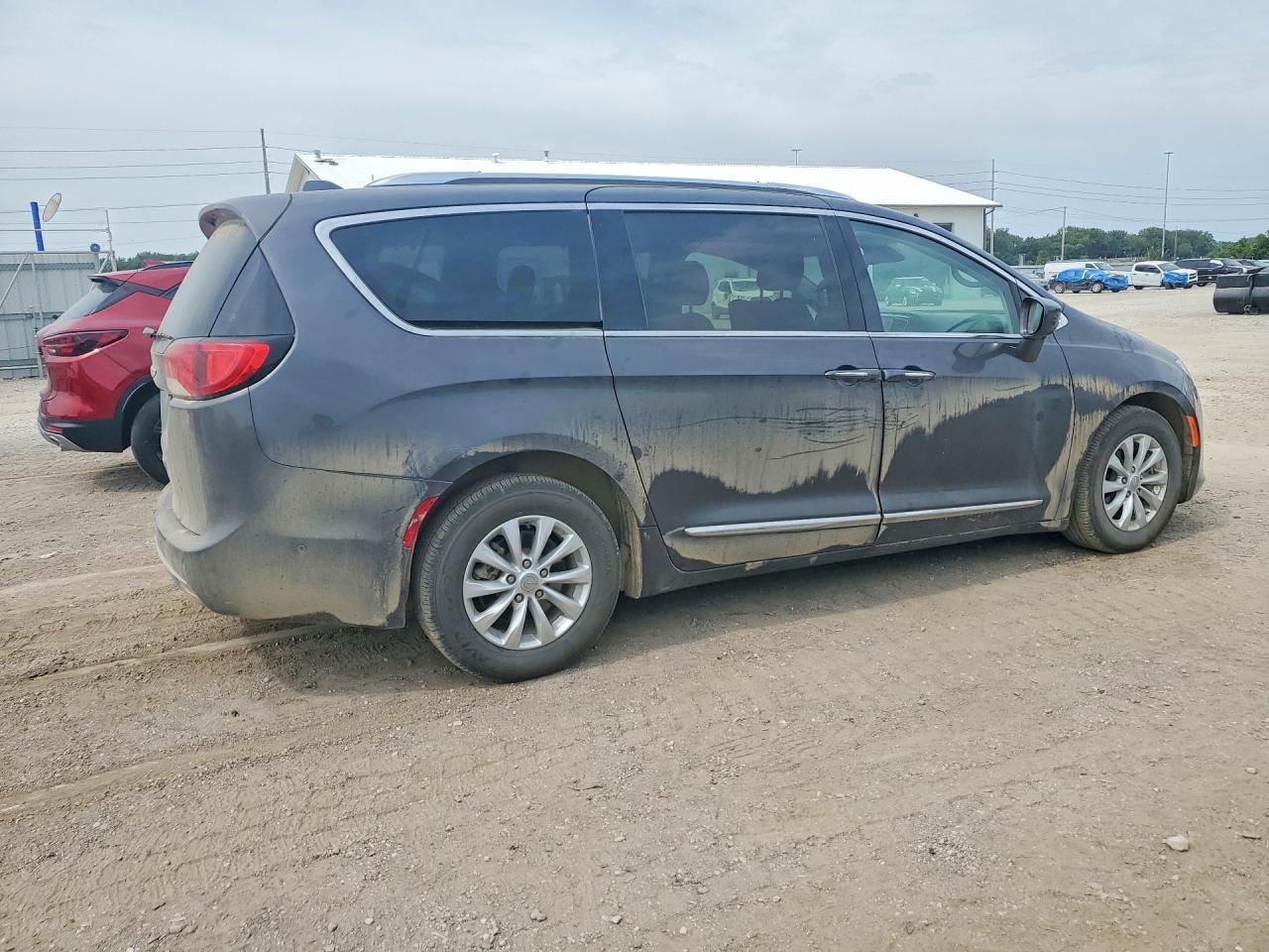 2C4RC1EGXJR101046 · 2018 CHRYSLER PACIFICA · 3/13