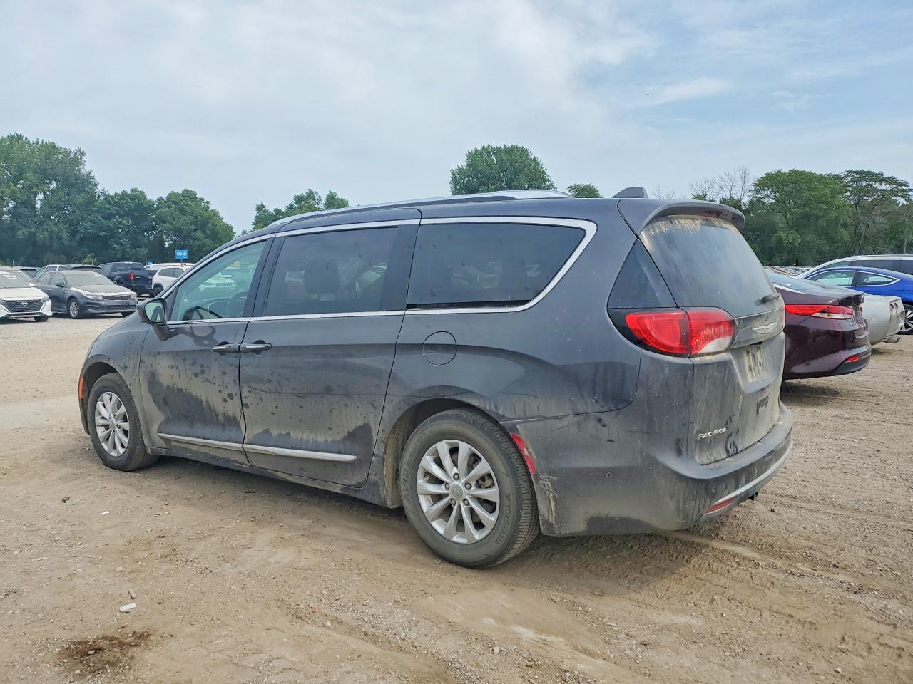 2C4RC1EGXJR101046 · 2018 CHRYSLER PACIFICA · 2/13
