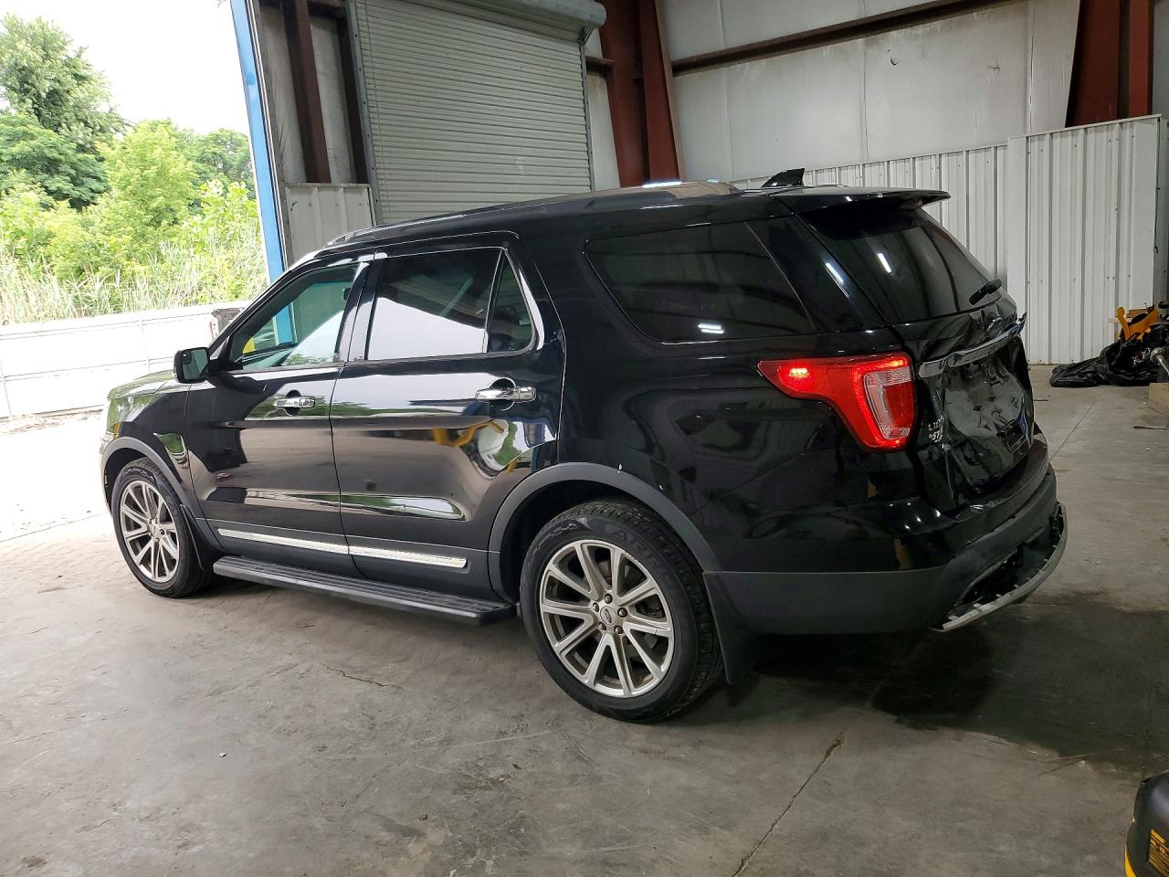 1FM5K8F88HGA35461 · 2017 FORD EXPLORER · 2/12