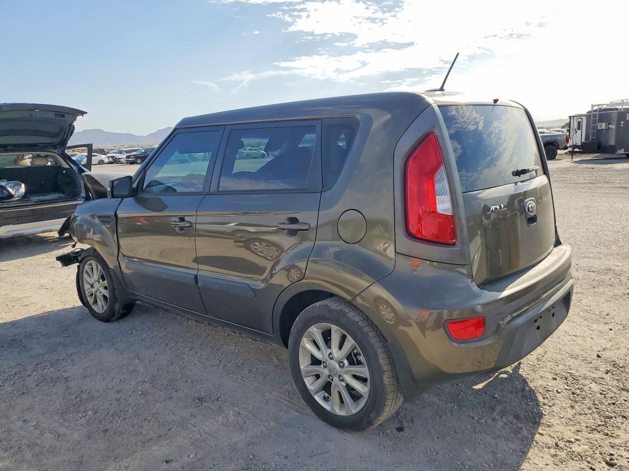 KNDJT2A60D7528287 · 2013 KIA SOUL · 2/14
