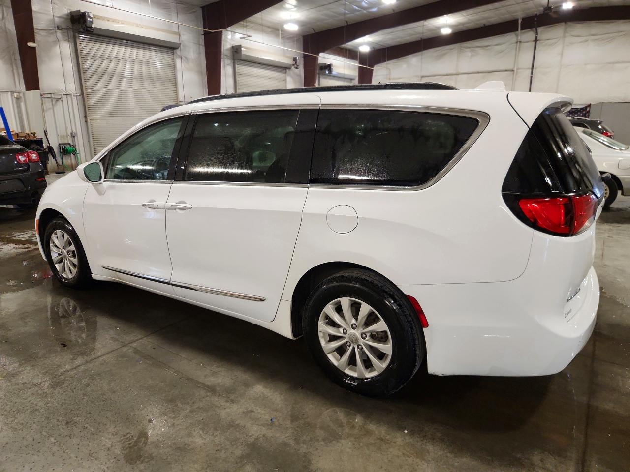2C4RC1BG6HR613076 · 2017 CHRYSLER PACIFICA · 2/13