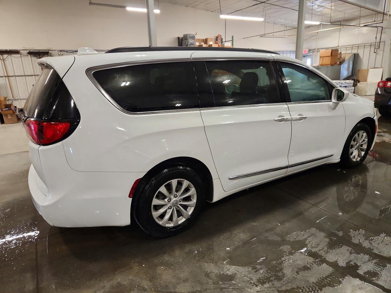 2C4RC1BG6HR613076 · 2017 CHRYSLER PACIFICA · 3/13