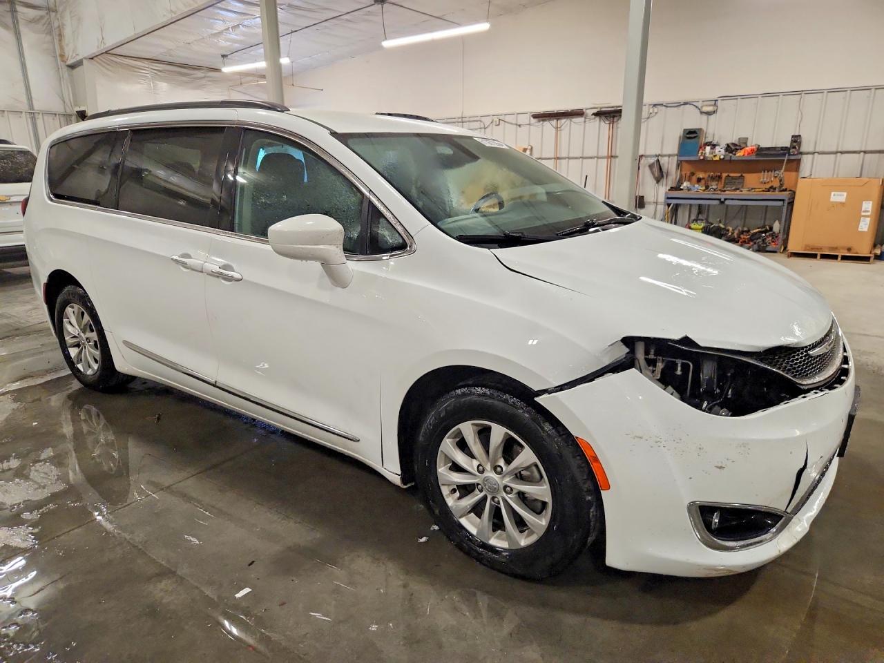 2C4RC1BG6HR613076 · 2017 CHRYSLER PACIFICA · 4/13