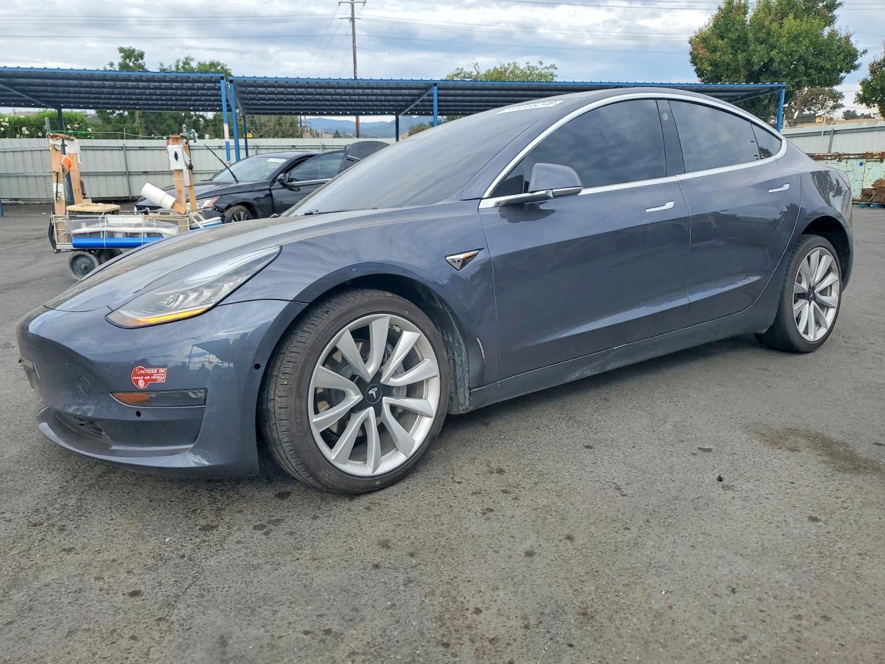 5YJ3E1EA2JF009548 · 2018 TESLA MODEL 3