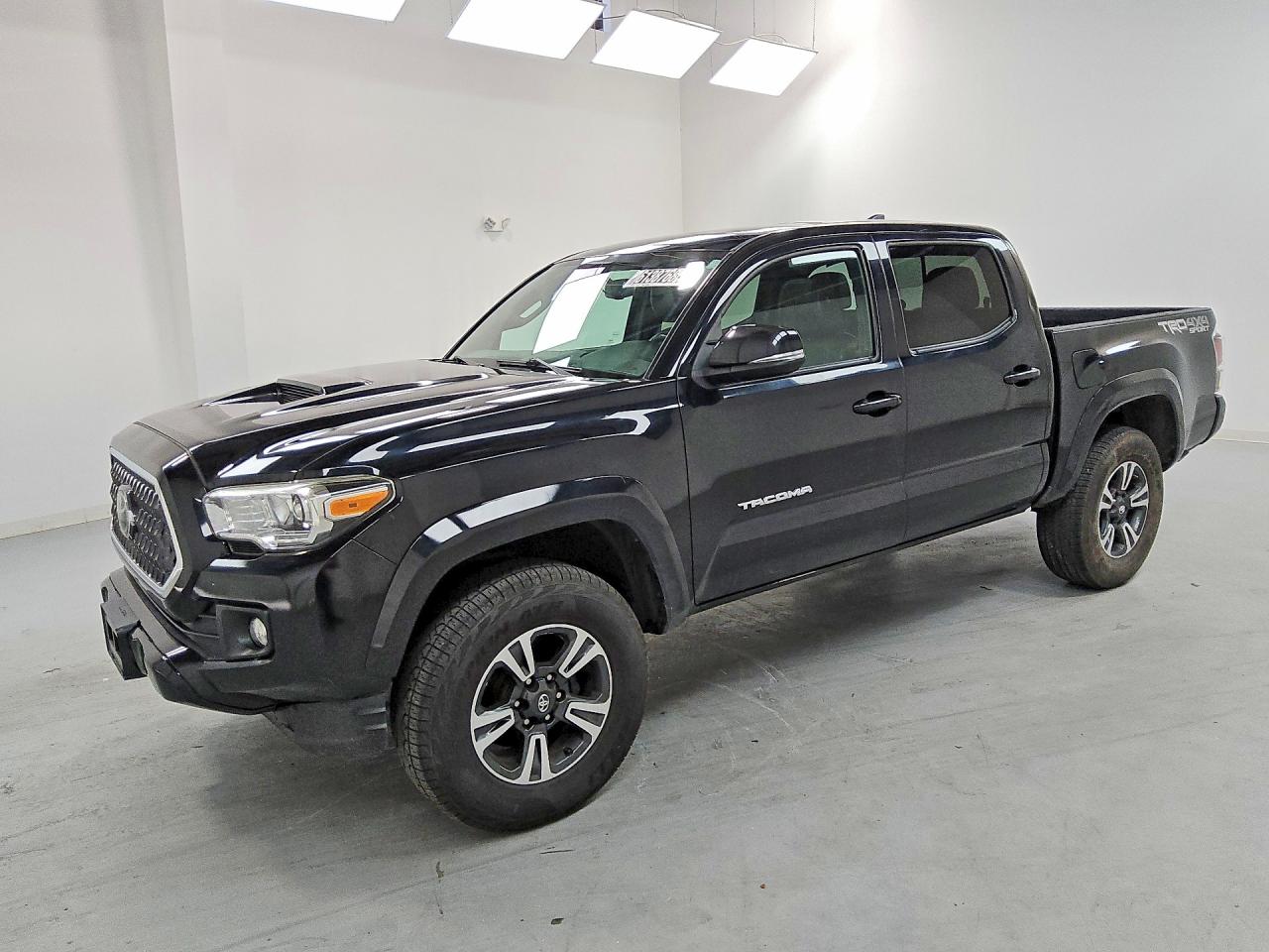 3TMCZ5AN0JM180668 · 2018 TOYOTA TACOMA