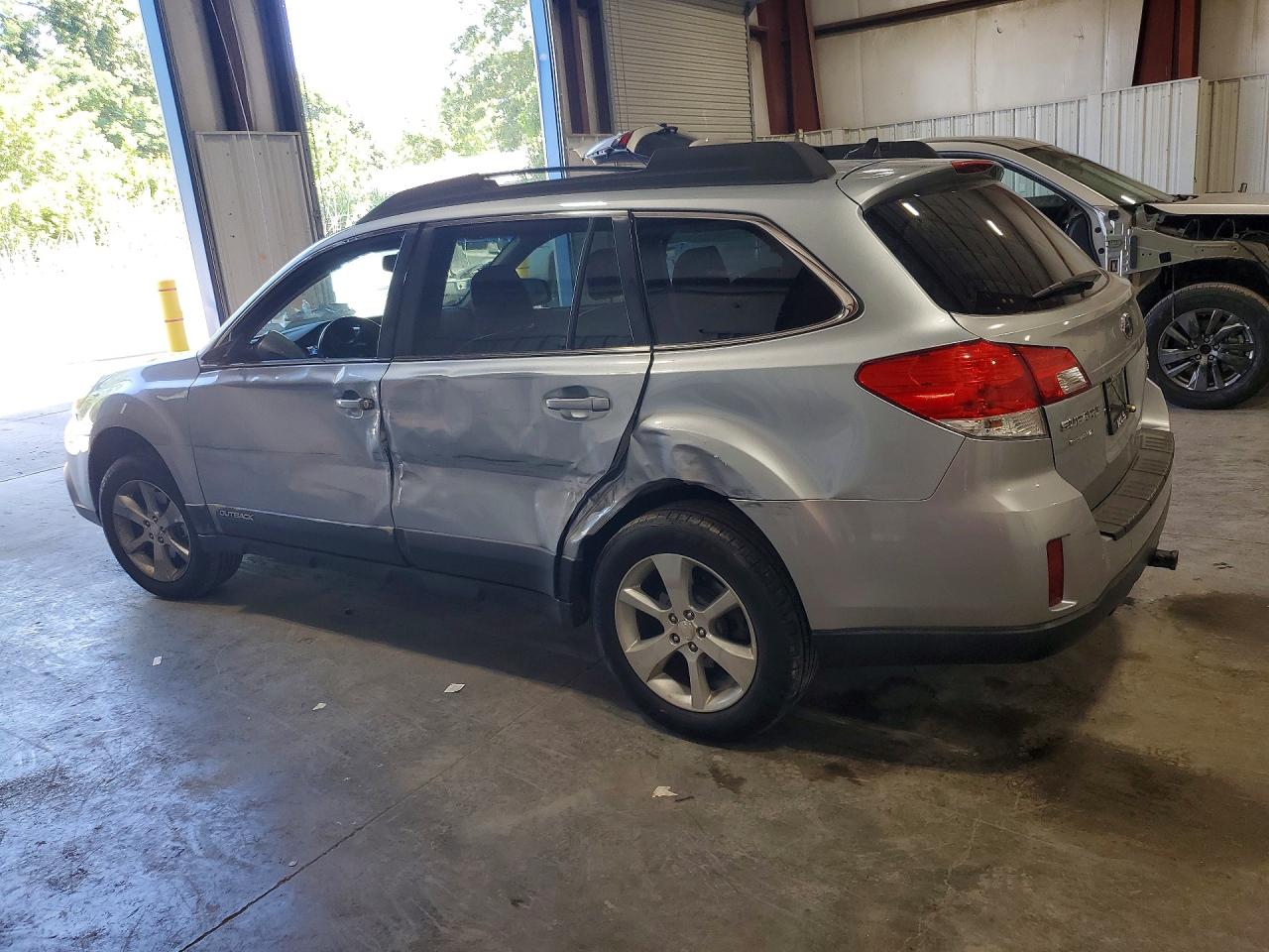4S4BRDMC2E2278464 · 2014 SUBARU OUTBACK · 2/11