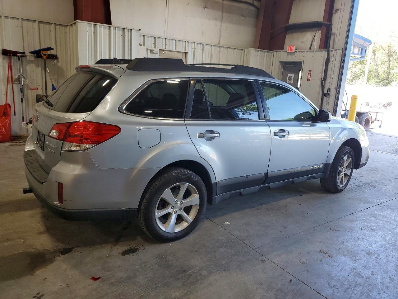 4S4BRDMC2E2278464 · 2014 SUBARU OUTBACK · 3/11